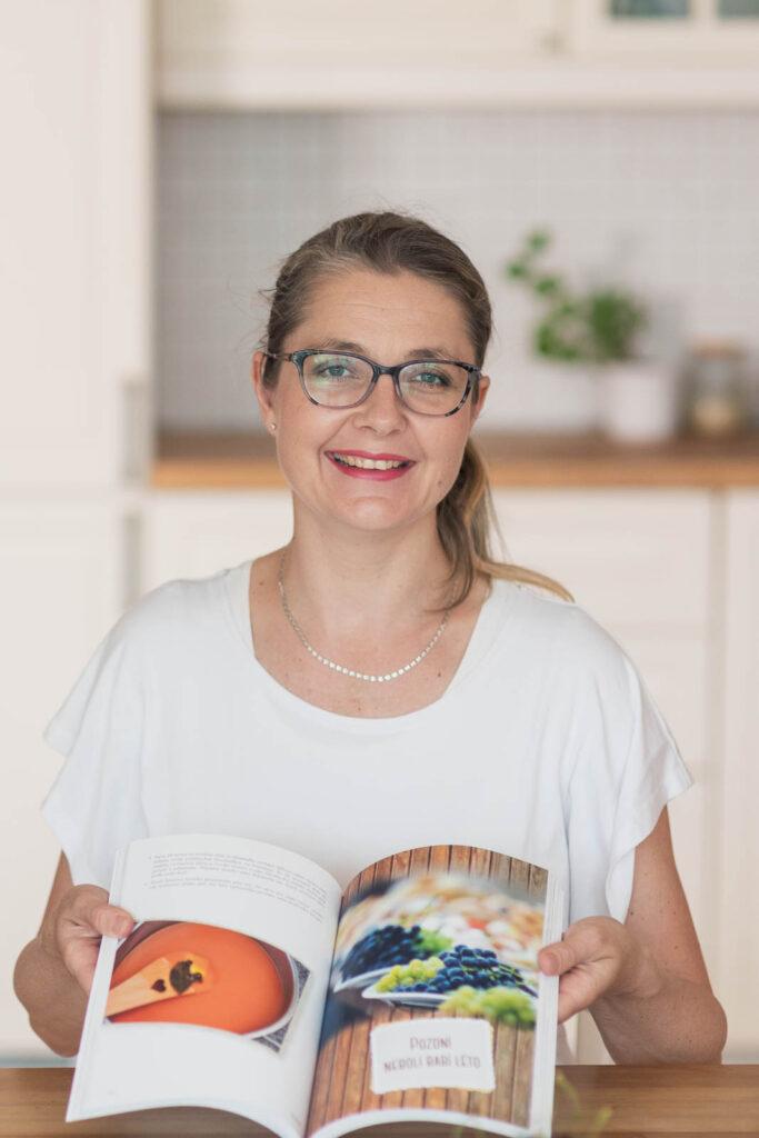 Veronika Hanzlíková - průvodkyně za zdravím a pohodou v životě i jídle - kniha Příběhy českých superpotravin